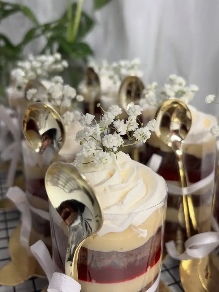 Delicadeza que encanta, sabor que marca. Nossos mini cakes são o toque de elegância que transforma o seu evento em momen...